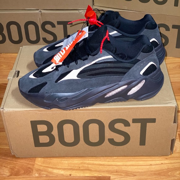 Adidas Yeezy Boost 700 V2 VANTA Mens